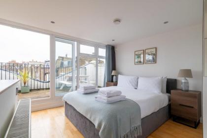 Stylish Kings-Cross Maisonette - image 17