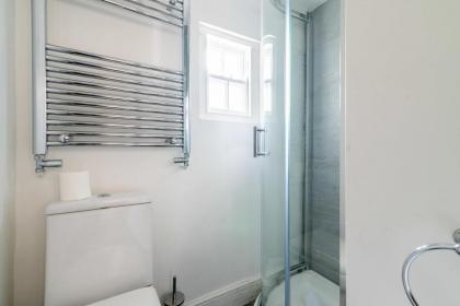 Stylish Kings-Cross Maisonette - image 18