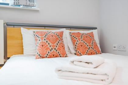 Canary Wharf-Excel- South Quay River View Free Wifi Apartment sleeps up to 5 - image 25