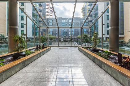 Canary Wharf-Excel- South Quay River View Free Wifi Apartment sleeps up to 5 - image 26