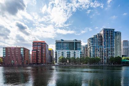Canary Wharf-Excel- South Quay River View Free Wifi Apartment sleeps up to 5 - image 27
