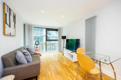 Canary Wharf-Excel- South Quay River View Free Wifi Apartment sleeps up to 5 - image 29