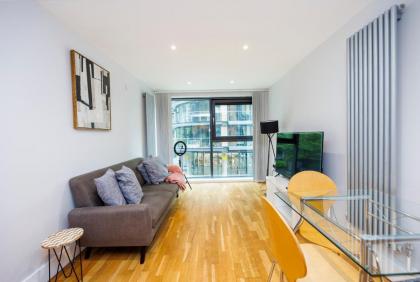 Canary Wharf-Excel- South Quay River View Free Wifi Apartment sleeps up to 5 - image 30