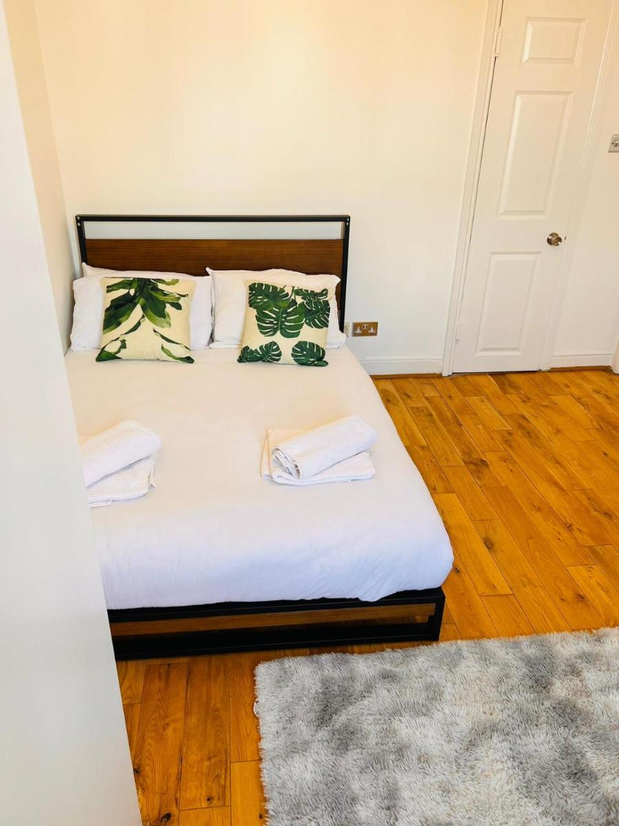 F16-Bright 3rd Flr Studio for 2 Near Paddington - image 4