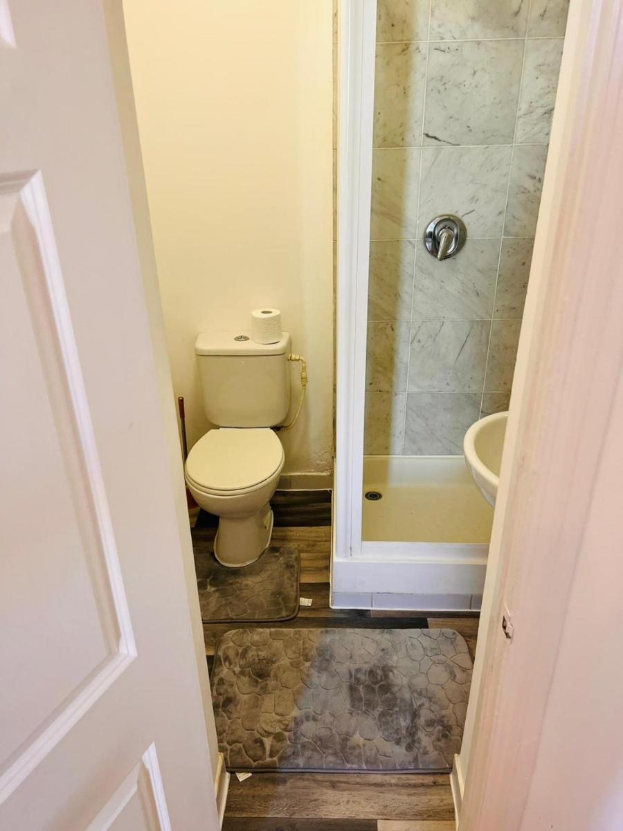 F16-Bright 3rd Flr Studio for 2 Near Paddington - image 5