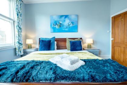 Stylish & Cosy 3bdr In Fulham with roof terrace - image 10