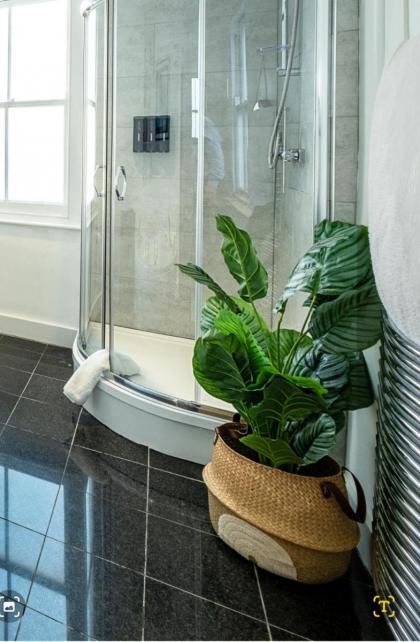 Stylish & Cosy 3bdr In Fulham with roof terrace - image 15