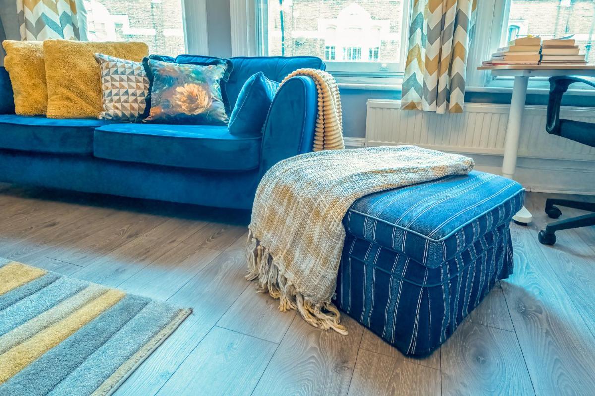 Stylish & Cosy 3bdr In Fulham with roof terrace - image 3