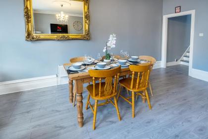 Stylish & Cosy 3bdr In Fulham with roof terrace - image 5