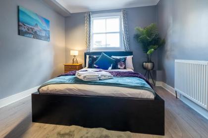 Stylish & Cosy 3bdr In Fulham with roof terrace - image 9