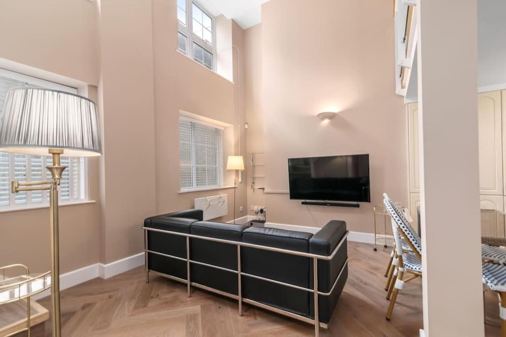GuestReady - Beige barley near museum - main image