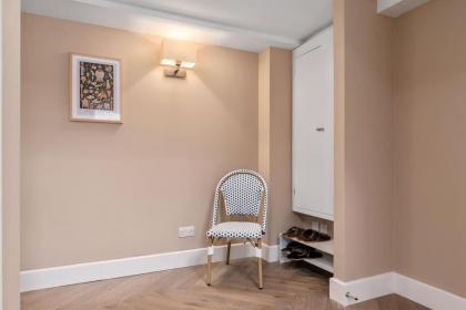 GuestReady - Beige barley near museum - image 13