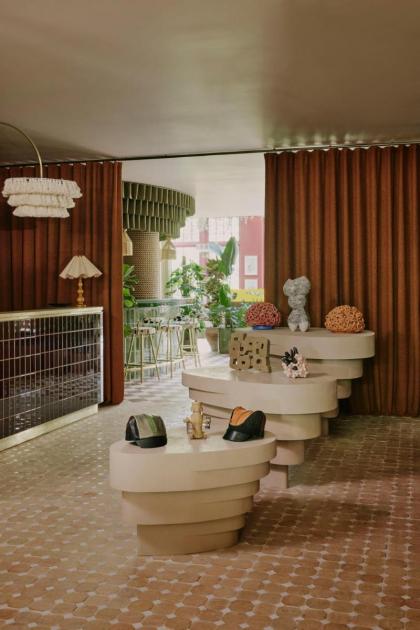 Ember Locke Kensington - image 28