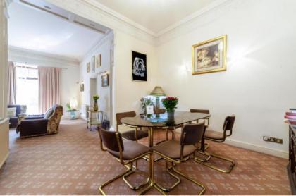 Large 3-Bed Apartment in London Kensington Gardens - image 21