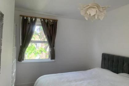 Welcoming 2BD Flat with Balcony - Maida Vale - image 14