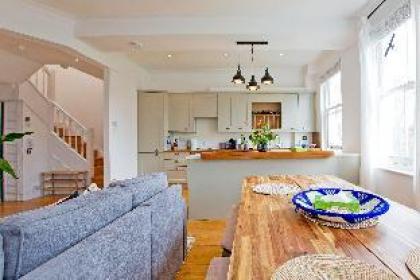 Four Bed Duplex Roof Terrace - image 10