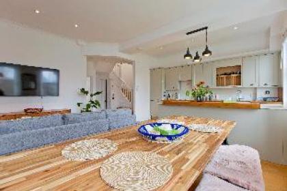 Four Bed Duplex Roof Terrace - image 11