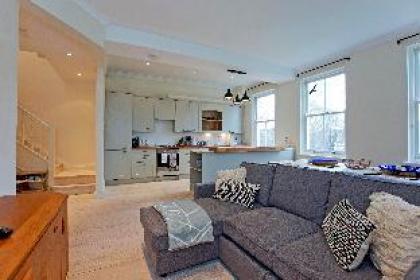 Four Bed Duplex Roof Terrace - image 13