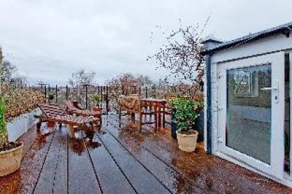 Four Bed Duplex Roof Terrace - image 17