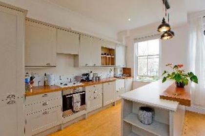 Four Bed Duplex Roof Terrace - image 4