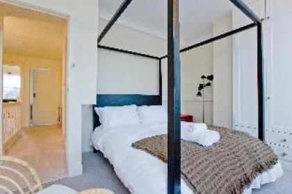 Four Bed Duplex Roof Terrace - image 6