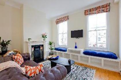 Four Bed Duplex Roof Terrace - image 9
