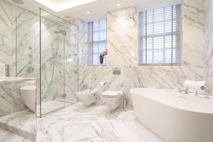 Comfortable four bedroom flat - image 11