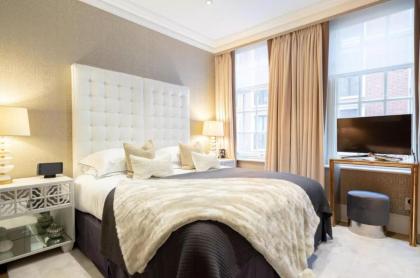 Comfortable four bedroom flat - image 14