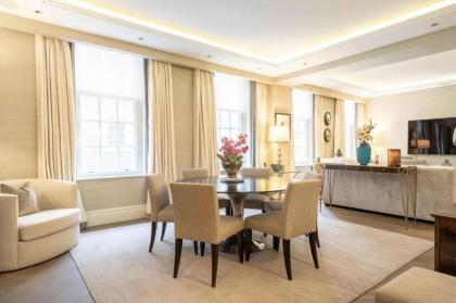 Comfortable four bedroom flat - image 8