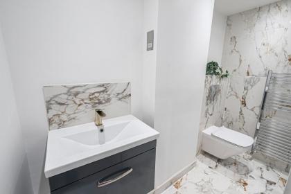 Shopping Stop Mayfair Selfridges - image 22