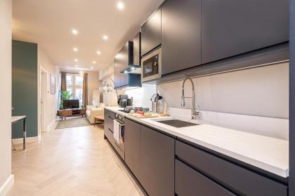 Shopping Stop Mayfair Selfridges - image 23