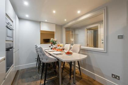 Shopping Stop Mayfair Selfridges - image 26