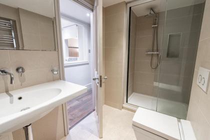 Shopping Stop Mayfair Selfridges - image 29