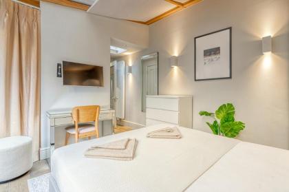 Shopping Stop Mayfair Selfridges - image 30