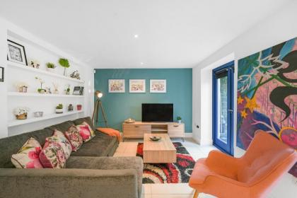 Spacious 2 bedroom Apartment in Camden - image 27