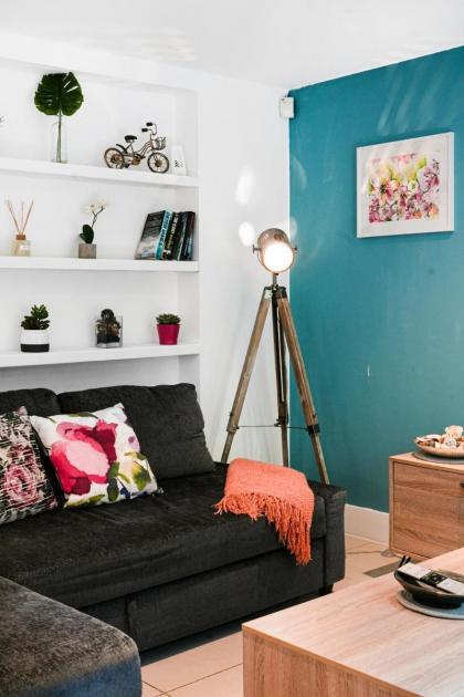 Spacious 2 bedroom Apartment in Camden - image 29