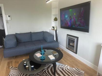 Abbey Road Luxury Modern Flat w Historic Vibes - image 15