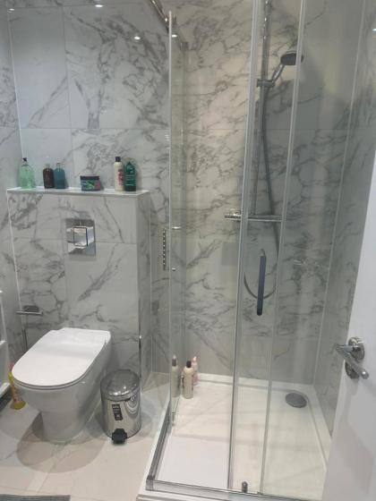 Abbey Road Luxury Modern Flat w Historic Vibes - image 4