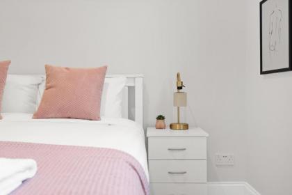 Luxury 3 bedroom house in Limehouse close to city! Sleeps 6-8! - image 13