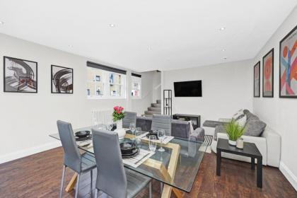 Luxury 3 bedroom house in Limehouse close to city! Sleeps 6-8! - image 17