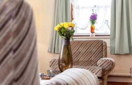 Remarkable 3-Bed Apartment in London - image 15