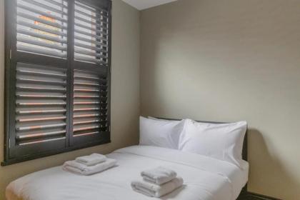 Inviting 4BD with Private Patio - Bethnal Green - image 14