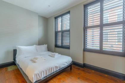 Inviting 4BD with Private Patio - Bethnal Green - image 16
