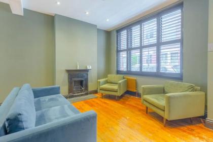 Inviting 4BD with Private Patio - Bethnal Green - image 2