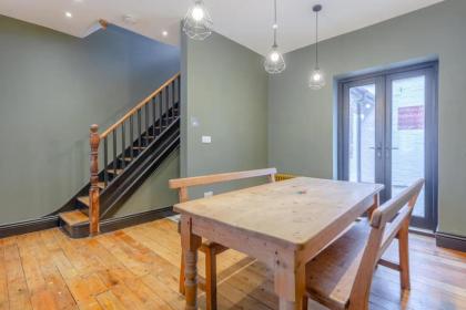 Inviting 4BD with Private Patio - Bethnal Green - image 3