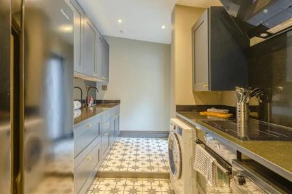 Inviting 4BD with Private Patio - Bethnal Green - image 4