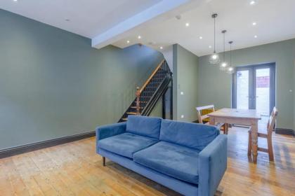 Inviting 4BD with Private Patio - Bethnal Green - image 7