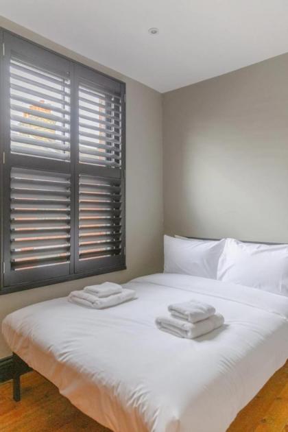 Inviting 4BD with Private Patio - Bethnal Green - image 9