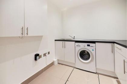 The Fulham Place - Classy 5BDR House with Garden - image 20