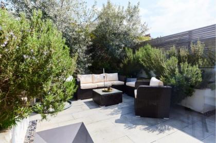 The Fulham Place - Classy 5BDR House with Garden - image 8
